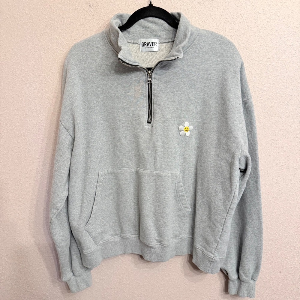 Graver of Anaheim Gray Quarter Zip Sweatshirt Daisy Smiley Face Unisex Medium